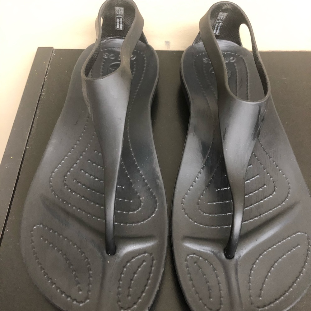 Size 7 Croc Sandal, never worn. No box